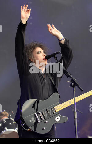 11. Juni 2012 - Moskau, Russland - Juni 11,2012. Englische alternative-Rock-band The Cure beim Maxidrom Music Festival in Moskau, Russland. Im Bild: die Band-Frontman Robert Smith (Credit-Bild: © PhotoXpress/ZUMAPRESS.com) Stockfoto