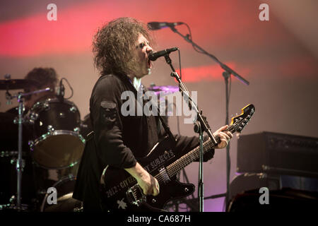 11. Juni 2012 - Moskau, Russland - Juni 11,2012. Englische alternative-Rock-band The Cure beim Maxidrom Music Festival in Moskau, Russland. Im Bild: die Band-Frontman Robert Smith (Credit-Bild: © PhotoXpress/ZUMAPRESS.com) Stockfoto
