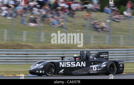 14.06.2012., Frankreich. Der Nissan Deltaflügel von Highcroft Racing, außer Konkurrenz als Prototyp, mit den Fahrern Marino Franchitti, Michael Krumm und Satoshi MotoyamaThe Nissan Deltaflügel von Highcroft Racing, außer Konkurrenz als Prototyp, mit Treibern Marino Franchitti beginnend ab, Stockfoto