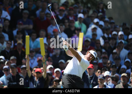 Phil Mickelson, der USA, Schüsse auf das 5. Loch in der zweiten Runde der US Open Championship-Golf-Turnier am Freitag, 15. Juni 2012, The Olympic Club in San Francisco. (Foto von Koji Aoki/AFLO SPORT) [0008] Stockfoto