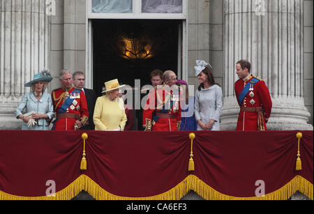 Königlichen Balkon Königin Elizabeth II Duke Edinburgh und Familie Stockfoto