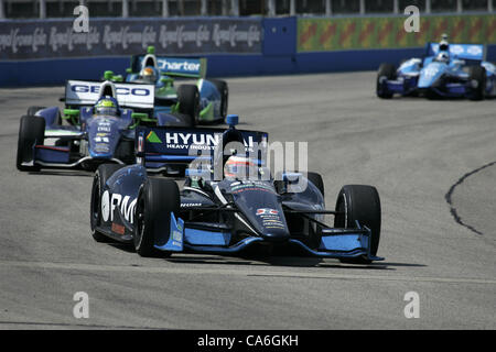 16. Juni 2012 - Milwaukee, Wisconsin, USA - IZOD Indycar Series, Milwaukee IndyFest, Milwaukee, WI, 15. / 16. Juni 2012, RUBENS BARRICHELLO, KV Racing Technology, TONY KANAAN, KV Racing Technology, ORIOL SERVIA, Lotus Dreyer & Reinbold Racing. (Kredit-Bild: © Ron Bijlsma/ZUMAPRESS.com) Stockfoto