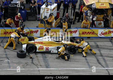 16. Juni 2012 - Milwaukee, Wisconsin, USA - IZOD Indycar Series, Milwaukee IndyFest, Milwaukee, WI, 15. / 16. Juni 2012, RYAN HUNTER REAY, Andretti Autosport, Pit Stop. (Kredit-Bild: © Ron Bijlsma/ZUMAPRESS.com) Stockfoto