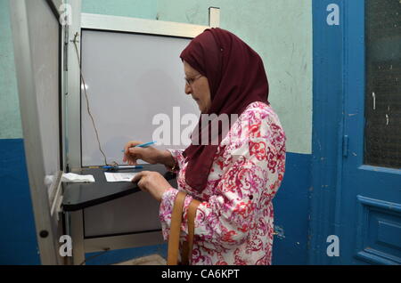 Die Präsidentschaftswahl Stichwahl Wahlen in Post-Mubarak Ägypten zwischen ex Prime Minster Ahmed Shafik und muslimische Bruderschaft Mursi. Stockfoto