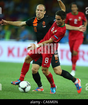 ARJEN ROBBEN & MATHIEU VALBUEN PORTUGAL V HOLLAND EURO 2012 METALIST Stadion Charkow UKRAINE UKRAINE 17 Juni 2012 Stockfoto