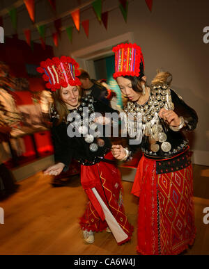 Brighton Museum & Art Gallery startet ihre neue Ausstellung "Welt-Geschichten: Young Voices die Galerie für junge Menschen, Familien und Kinder, ist die Süd-Ost Museum Vorzeigeprojekt für London 2012 Festival. Es öffnet sich der Öffentlichkeit am Samstag, den 23. Juni. Stockfoto