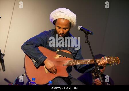 Ziggy Marley bei Instore-Auftritt für Ziggy Marley auf der Apple Store, Apple Store, Upper West Side, New York, NY 18. Juni 2012. Foto von: Andres Otero/Everett Collection Stockfoto