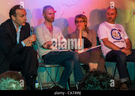 Paris, Frankreich, 30. Jahrestag der AIDS-Krise, Gay Men's Prevention Strategy Public Meeting, Jean Michel Molina, Hopital Saint Louis, Rede vor Panel, Rede Frankreich Stockfoto