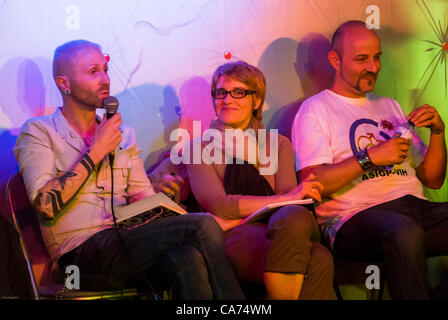 Paris, Frankreich, 30. Jubiläum der AIDS-Krise, Gay Men's Prevention Strategy Public Meeting Panel, Francois Bodécot, Annie Velter, Stéphane Minouflet (Anti-Prep) Gay Men Problems essais Cliniques Stockfoto