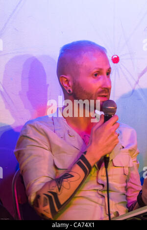 Paris, Frankreich, 30. Jahrestag der AIDS-Krise, Gay Men es Prävention Strategie öffentliche Sitzung, Francois Bodecot, Gründer von HIV positiven Gruppe Seropotes, PrEP öffentliche Sitzung anlässlich Stockfoto