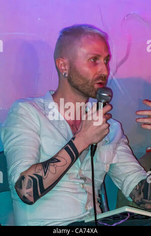 Paris, Frankreich, 30. Jubiläum der AIDS-Krise, Gay Men Prävention Strategie öffentliche Sitzung, HIV positive Menschen sprechen, François Bodecot, Gründer von Seropotes, NGO, in PrEP öffentlichen Sitzung, Stockfoto