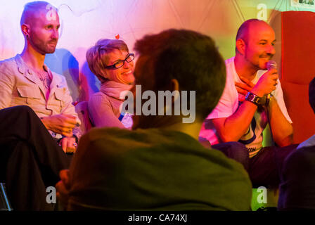 Paris, Frankreich, 30. Jahrestag der AIDS-Krise, Gay Men es Prävention Strategie öffentliche Sitzung, Panel (François Bodécot, Annie Velter, Stephane Minouflet) Stockfoto