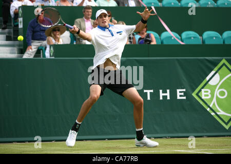 20.06.2012 stoke Park, Buckinghamshire, England. Die Boodles Tennis 2012. John Isner (USA) in Aktion gegen Marin Cilic (CRO) während ihres Spiels spielte in Stoke Park. Stockfoto