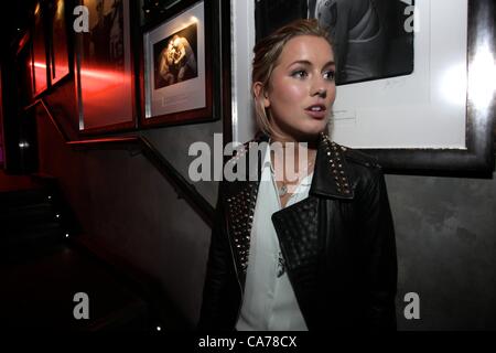 Caggie Dunlop, Star der britischen TV-Serie Made in Chelsea am Under The Bridge, Stamford Bridge, London Stockfoto