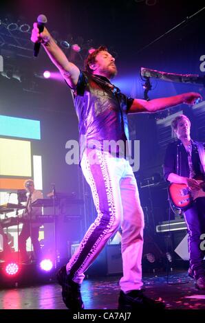 Simon LeBon in Anwesenheit für DJ Steve Aoki präsentiert Duran Duran, Terminal 5, New York, NY 20. Juni 2012. Foto von: Derek Sturm/Everett Collection Stockfoto