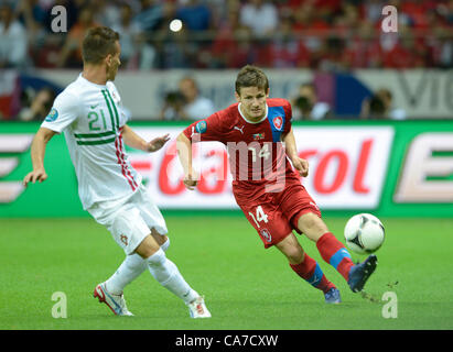 Joao Pereira (PRT, links) und Vaclav Pilar, Fußball, Viertelfinale EM 2012 entsprechen Tschechien Vs Portugal, Wroclaw, Polen am 21. Juni 2012. (CTK Foto/Katerina Sulova) Stockfoto