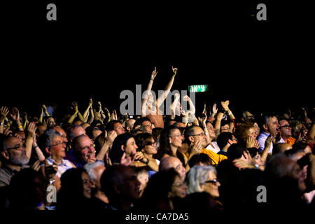 Konzertbesucher genießen Rockkonzerte in Tel Aviv Israel Stockfoto