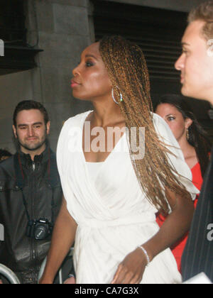 London, UK. 21. Juni 2012. Tennis-Star Venus Williams auf Sir Richard Branson Wimbledon vor dem Turnier Party statt am Kensington Roof Gardens, London, UK Stockfoto