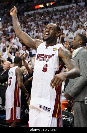 21. Juni 2012 - Miami, Florida, USA - feiert an der Seitenlinie bei AmericanAirlines Arena in Miami, FL. (Credit-Bild: © Allen Eyestone/The Palm Beach Post/ZUMAPRESS.com) Stockfoto