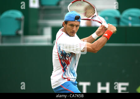 22.06.2012 stoke Park, Buckinghamshire, England. Die Boodles Tennis 2012. Juan Monaco (ARG) in Aktion gegen Oliver Golding (GBR) während ihres Spiels bei dem Boodles spielte in Stoke Park Stockfoto