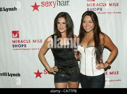 Tiffany Michelle, Maria Ho im Ankunftsbereich zugunsten 12. jährlichen Sport Dream Bowl, Texas Station Texas Star Lanes, Las Vegas, NV 23. Juni 2012. Foto von: James Atoa/Everett Collection/Alamy Live-Nachrichten Stockfoto