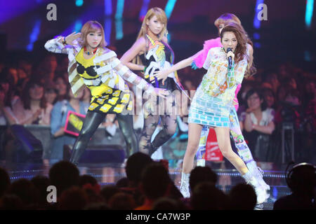 2NE1, 23. Juni 2012: MTV VIDEO MUSIC AID JAPAN 2012 auf der Makuhari Messe in Chiba, Japan. (Foto von Yusuke Nakanishi/AFLO) [1090] Stockfoto