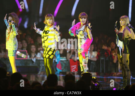 2NE1, 23. Juni 2012: MTV VIDEO MUSIC AID JAPAN 2012 auf der Makuhari Messe in Chiba, Japan. (Foto von Yusuke Nakanishi/AFLO) [1090] Stockfoto