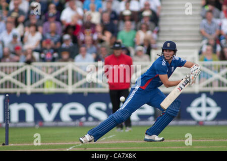 24.06.2012 Nottingham England. Englands Alex Hales, zucken während der England Vs West Indies, 20/20 internationalen Cricket match Teil der Nat-West-Serie Trent Bridge Ground bespielt. Obligatorische Kredit: Mitchell Gunn. / Alamy Live News Stockfoto