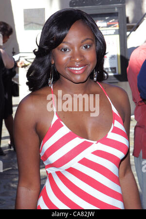 24. Juni 2012 - Los Angeles, Kalifornien, USA - Naturi Naughton besucht Premiere von August Wilson '' schön '' am 24. Juni 2012, The Pasadena Playhouse, Pasadena, CA. USA. (Kredit-Bild: © TLeopold/Globe Photos/ZUMAPRESS.com) Stockfoto