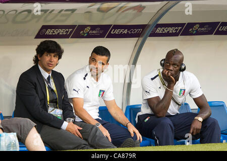 (L-R) Demetrio Albertini, Antonio Di Natale, Mario Balotelli (ITA), 24. Juni 2012 - Fußball / Fußball: Mario Balotelli von Italien vor der UEFA EURO 2012 Viertelfinal-Match zwischen England 0(2-4) 0 Italien Olympiyskiy-Stadion in Kiew, Ukraine. (Foto von Maurizio Borsari/AFLO) [0855] Stockfoto