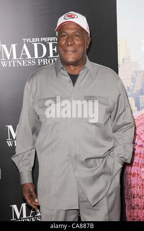 John Amos im Ankunftsbereich für Tyler Perry MADEA ZEUGENSCHUTZ Premiere, AMC Loews Lincoln Square Theater, New York, NY 25. Juni 2012. Foto von: Kristin Callahan/Everett Collection Stockfoto