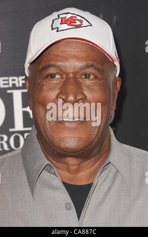 John Amos im Ankunftsbereich für Tyler Perry MADEA ZEUGENSCHUTZ Premiere, AMC Loews Lincoln Square Theater, New York, NY 25. Juni 2012. Foto von: Kristin Callahan/Everett Collection Stockfoto