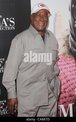 John Amos im Ankunftsbereich für Tyler Perry MADEA ZEUGENSCHUTZ Premiere, AMC Loews Lincoln Square Theater, New York, NY 25. Juni 2012. Foto von: Kristin Callahan/Everett Collection Stockfoto