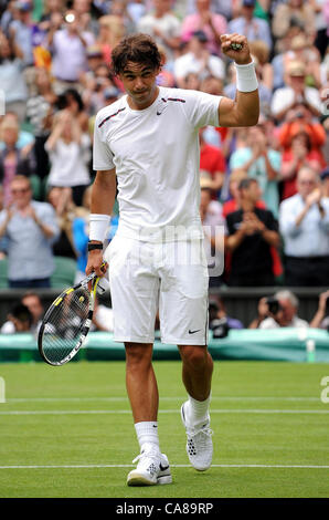 RAFAEL NADAL feiert gewinnt Spanien der ALL ENGLAND TENNIS CLUB WIMBLEDON LONDON ENGLAND 26. Juni 2012 Stockfoto