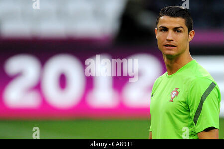 26.06.2012. Donezk, Ukraine.  Portugals Cristiano Ronaldo während einer Trainingseinheit der portugiesischen Fußball-Nationalmannschaft im Donbass Arena in Donezk, Ukraine, 26. Juni 2012. Stockfoto