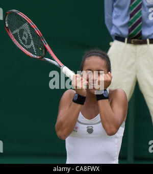 27.06.2012. all England Lawn Tennis und Croquet Club, London, England-London, England, Heather Watson aus Großbritannien feiert zweiten Runde Dameneinzel bei den Wimbledon Tennis Championships auf The All England Lawn Tennis and Croquet Club zu gewinnen. London, England, Vereinigtes Königreich. Stockfoto