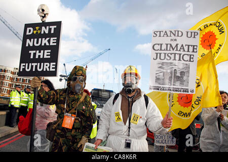 London, UK. 3. Dezember 2011. Global Day of Action on Climate Change, Demonstration für Klimagerechtigkeit in London. Stockfoto