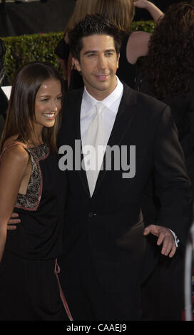 9. März 2003; Los Angeles, Kalifornien, USA; Schauspieler DAVID SCHWIMMER & Datum ankommen @ der 9. Annual Screen Actors Guild Awards im Schrein Exposition Center in Los Angeles statt. Stockfoto