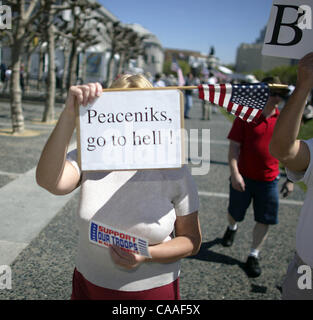 29. März 2003; San Francisco, CA, USA; San Francisco unterstützt die Truppen-Rallye. Stockfoto