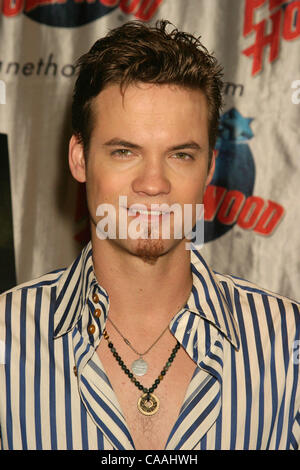 8. Juli 2003; New York, NY, USA; Schauspieler SHANE WEST besucht Fans & fördert seinen neuen Film "The League Of Extraordinary Gentlemen" @ Planet Hollywood Times Square. Stockfoto