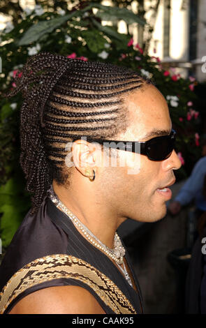 Sep 16, 2003; New York, NY, USA; Sänger/Musiker LENNY KRAVITZ auf 2004 Frühjahr/Sommer Catherine Malandrino Show während der Mercedes-Benz New York Fashion Week im Bryant Park. Stockfoto