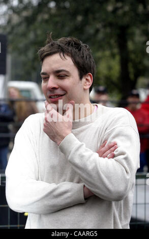 31. Januar 2004; Houston, TX, USA; Schauspieler und Komiker JIMMY FALLON besucht die 2. jährlichen Cadillac Super Bowl Grand Prix. Racing mit Rennserien auf einem virtuellen Laufbahn, erlaubt das Ereignis Sportlern und Prominenten, zeigen Sie ihr fahrerisches können für einen guten Zweck. Leeann Tweeden (Host, "Best Damn Sports Show Stockfoto