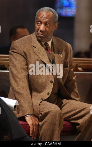 2. Februar 2004; New York, NY, USA; Komiker BILL COSBY wendet sich an junge Studenten zum 50. Jahrestag der Brown v. Board Of Education in der Riverside Church. Stockfoto