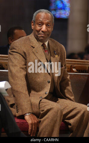 2. Februar 2004; New York, NY, USA; Komiker BILL COSBY wendet sich an junge Studenten zum 50. Jahrestag der Brown v. Board Of Education in der Riverside Church. Stockfoto