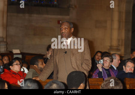 2. Februar 2004; New York, NY, USA; Komiker BILL COSBY wendet sich an junge Studenten zum 50. Jahrestag der Brown v. Board Of Education in der Riverside Church. Stockfoto