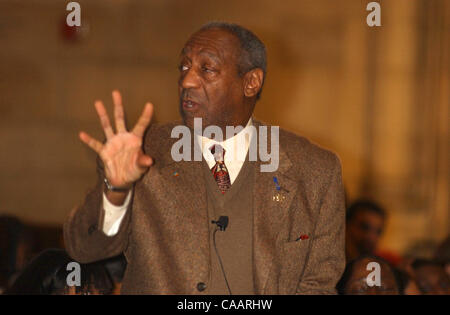 2. Februar 2004; New York, NY, USA; Komiker BILL COSBY wendet sich an junge Studenten zum 50. Jahrestag der Brown v. Board Of Education in der Riverside Church. Stockfoto