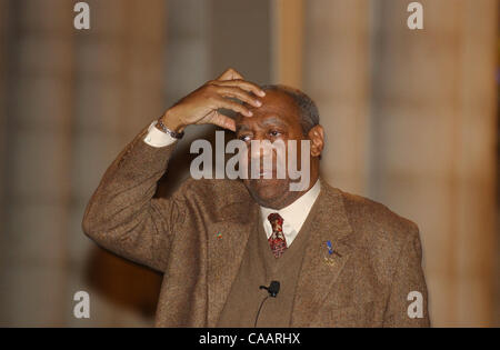 2. Februar 2004; New York, NY, USA; Komiker BILL COSBY wendet sich an junge Studenten zum 50. Jahrestag der Brown v. Board Of Education in der Riverside Church. Stockfoto