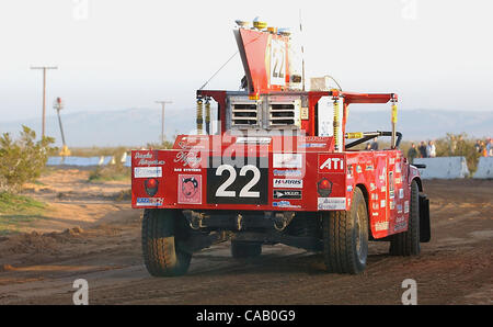 13. März 2004; Barstow, Kalifornien, USA;  Carnegie Mellon University "Sandsturm" navigiert den Kurs der $ 1 Million DARPA Grand Challenge. Obligatorische Credit: Foto von Vaughn Youtz/ZUMA Press. (©) Copyright 2004 von Vaughn Youtz. Stockfoto