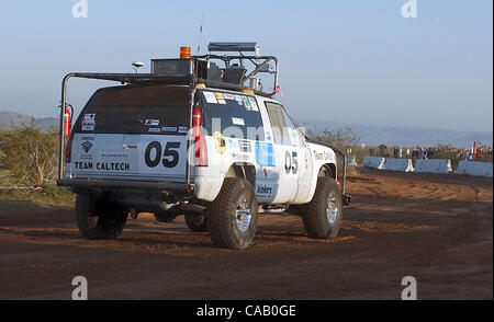 13. März 2004; Barstow, Kalifornien, USA;  "BOB", den Eintrag von CalTech, navigiert den Kurs während der $ 1 Million DARPA Grand Challenge. Obligatorische Credit: Foto von Vaughn Youtz/ZUMA Press. (©) Copyright 2004 von Vaughn Youtz. Stockfoto