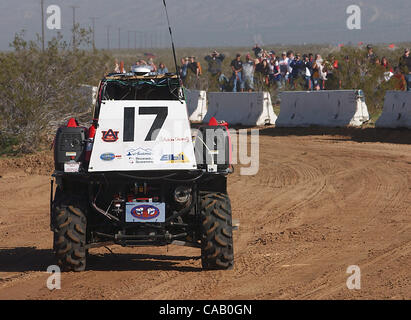 13. März 2004; Barstow, Kalifornien, USA;  "Schlingel", ein Eintrag von SciAutonics, navigiert den Kurs während der $ 1 Million DARPA Grand Challenge. Obligatorische Credit: Foto von Vaughn Youtz/ZUMA Press. (©) Copyright 2004 von Vaughn Youtz. Stockfoto